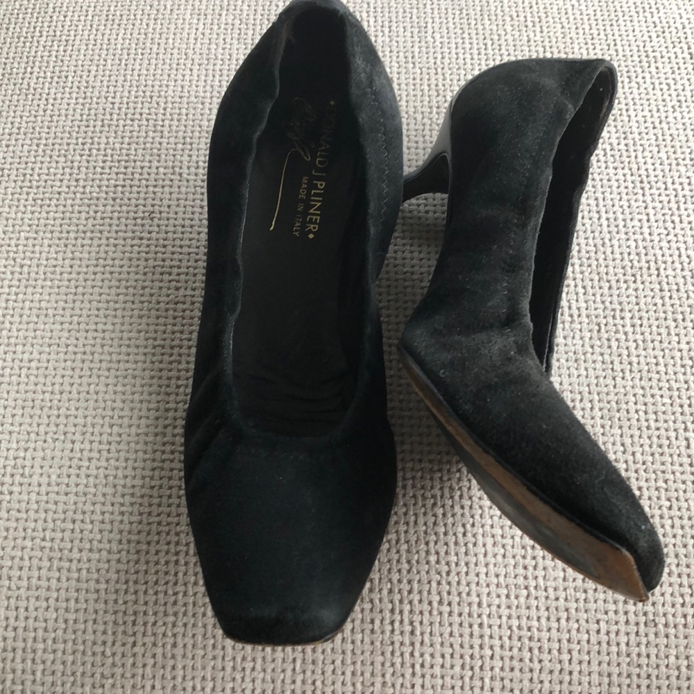 Donald J Pliner black suede kitten heels SZ 7.5